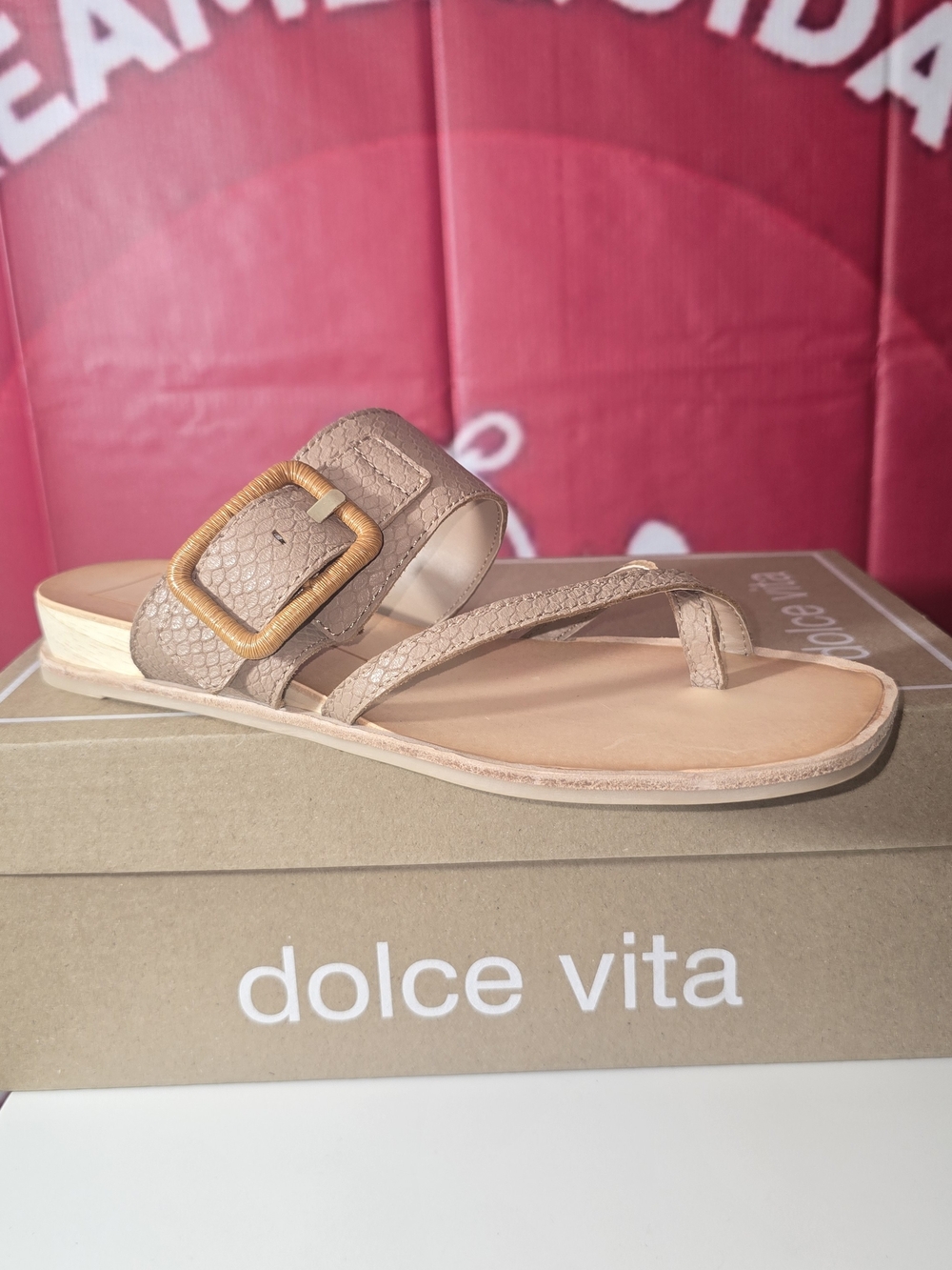 Dolce Vita Women's Tan Cafe Buckle Toe-Loop Sandal